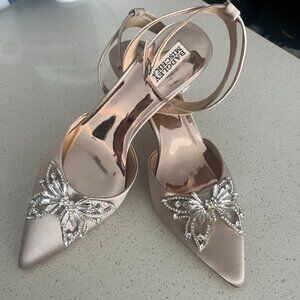NWT Badgley Mischka "Kaley" Pearl Nude Heel with Butterfly